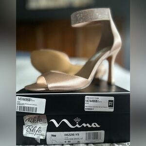 Nina Dezzie Size 8 Heel